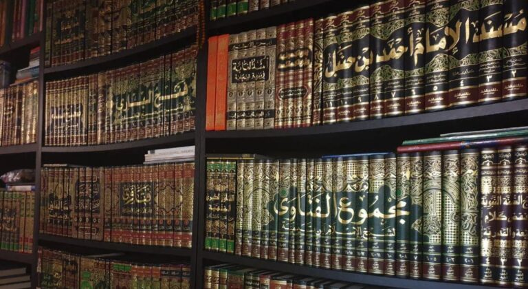 Taking Knowledge from All Scholars and the Prohibition of Dividing the Ummah over the Speeches of Men – Al-Albānī and Ibn Taymiyyah
